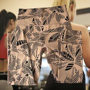 Women's Aerie Chill Play Move Yoga Exercise Pants L Short Tan Black Leaf Print